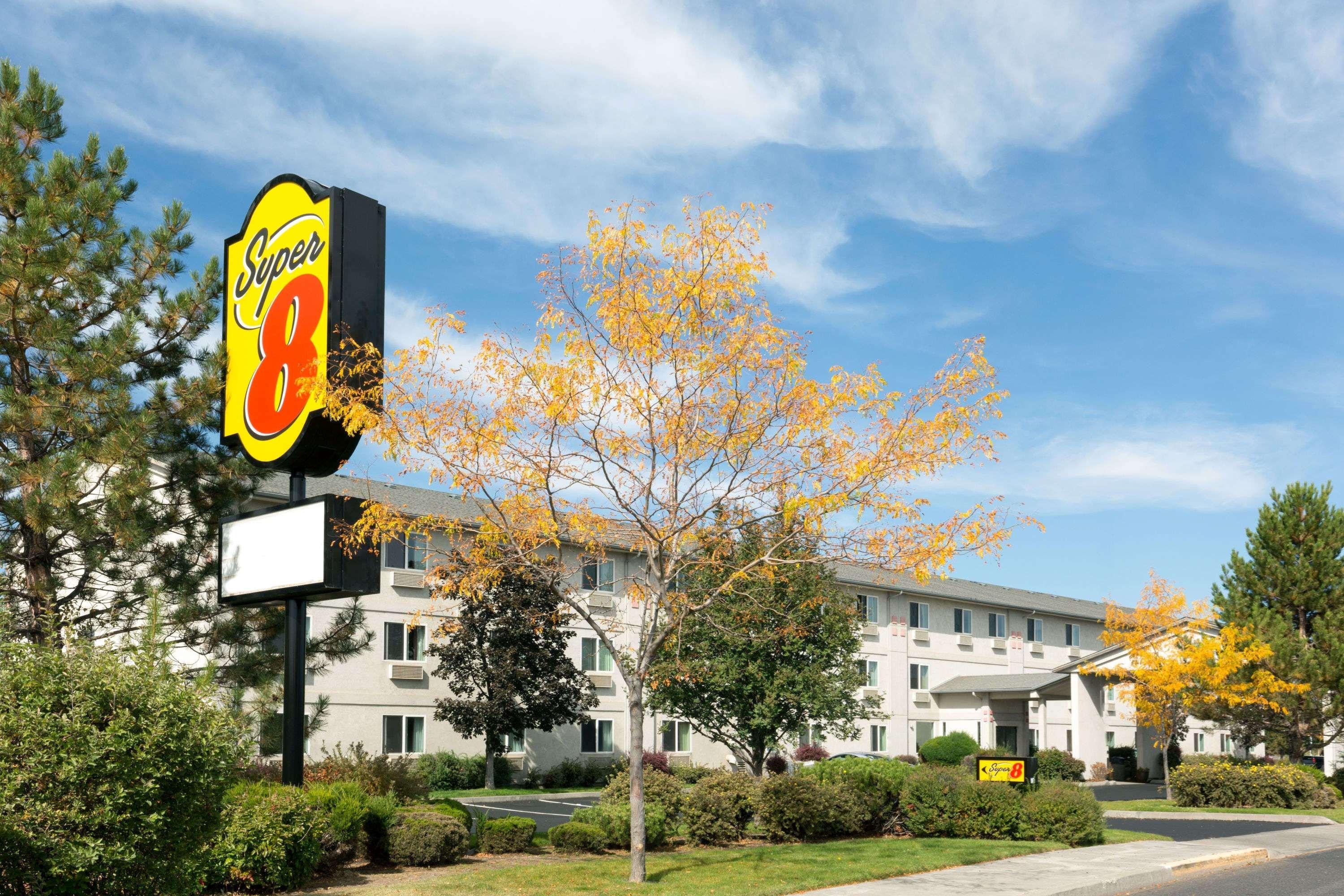 Hotel Super 8 By Wyndham Redmond Exterior foto